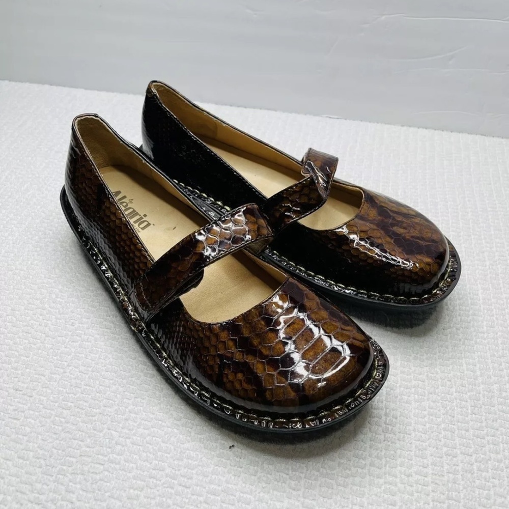 alegria by pg lite shoes size 39- USA 9 Mary jane NWOT reptile print